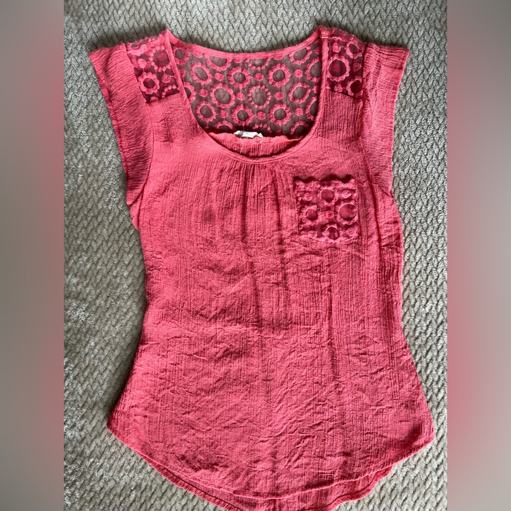 Salmon/coral blouse w lace trim & tie at back. Size small